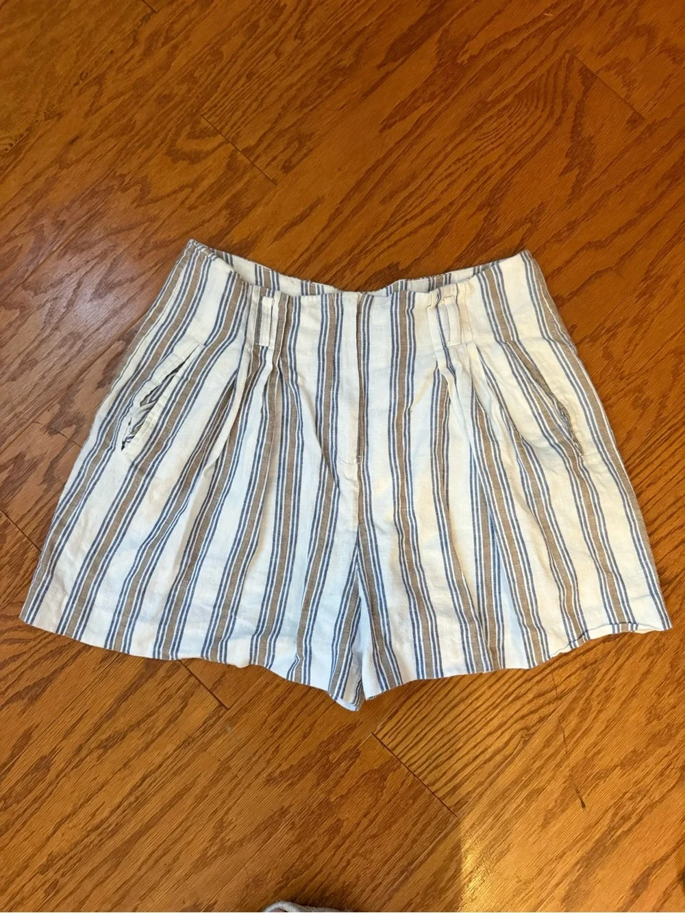 A Loves A Blue, Tan & White Striped High Waist Linen Blend Shorts‎ Size 4 GUC